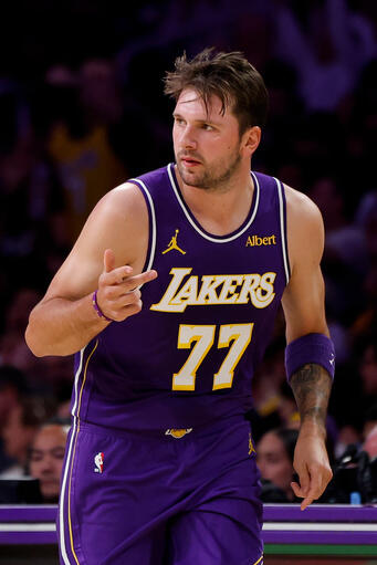 Luka Doncic sitting out Lakers' visit to Clippers with back tightness ...