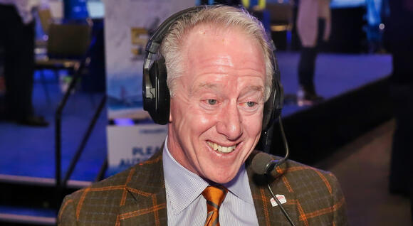 NFL Fans Are Praying For Archie Manning After Heartbreaking Photo Of Him & Eli Manning On The Street Goes Viral - NewsBreak