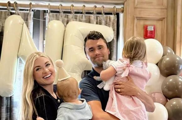 Erika Kirk's heartbreaking 8-word explanation of Charlie's death to their daughter - NewsBreak