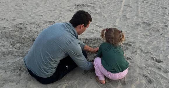 Charlie Kirk's Widow Erika Reveals How She Told Her Young Daughter About  the Activist's Shocking Death: 'Where's Daddy?' - NewsBreak