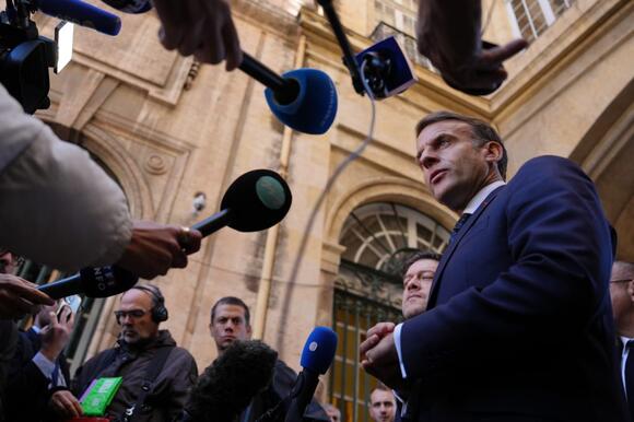 France pledges new university admissions to quell student anger. But ...