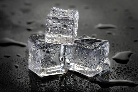 Why Ice Cubes Sometimes Turn Cloudy Instead of Clear - NewsBreak