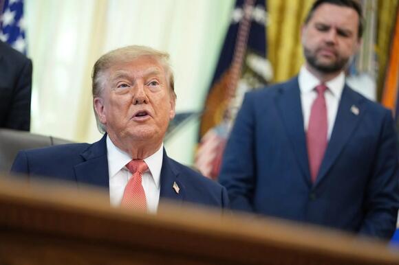 Trump, Vance Offer Cash for Tips in Fraud Crackdown Weeks Ahead of Midterms