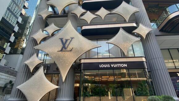 5 luxury brands quietly losing value faster than ever right now - NewsBreak
