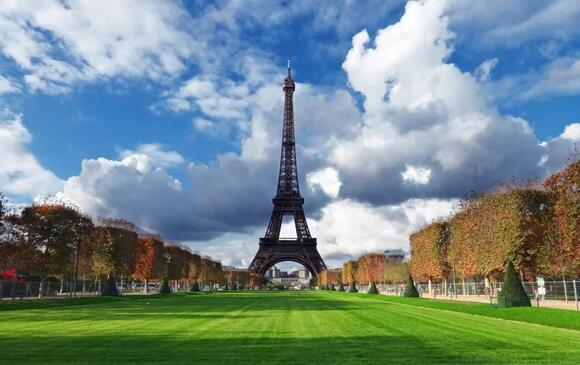 France Deploys 70,000 Police as Paris Closes Louvre and 24 Metro Stations