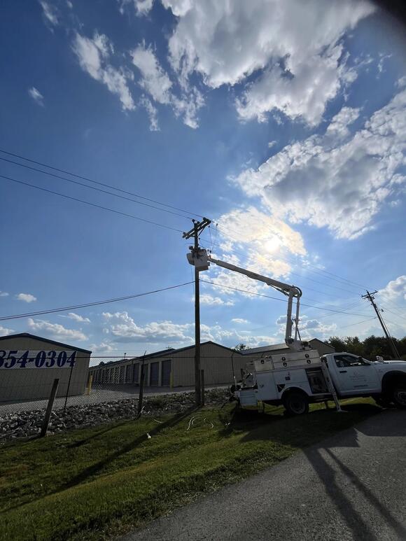 Crews replace broken utility pole to restore power after Lincoln County ...