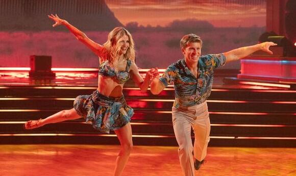 Robert Irwin leaves fans in tears as he honors late dad Steve on DWTS -  NewsBreak