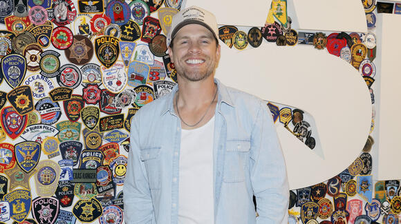 All About Dustin Lynch’s Love Life & Dating History - NewsBreak