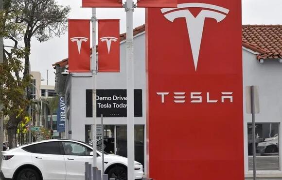 Tesla Says Owners Could Add Their Cars to the Robotaxi Fleet Network in 2027