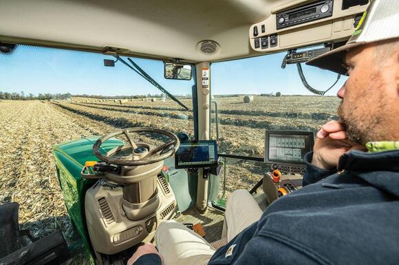 John Deere’s new technology makes baling hands-free - NewsBreak