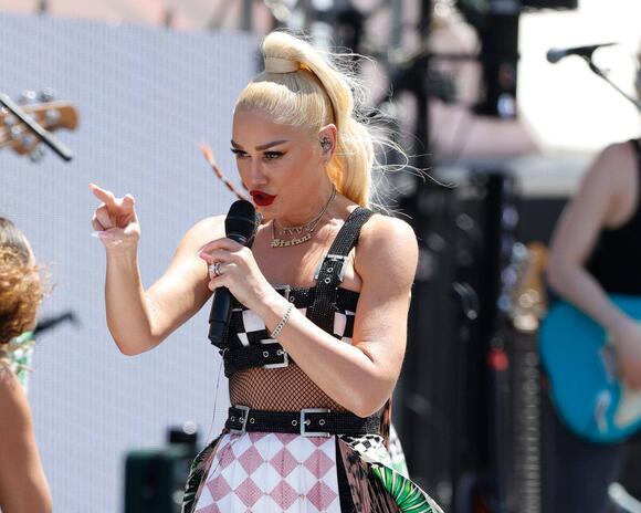 Gwen Stefani Crushed By Death Of Country Music Legend
