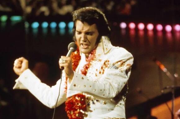 Real reason Elvis Presley holed himself up inside his Memphis bedroom  between tours - NewsBreak