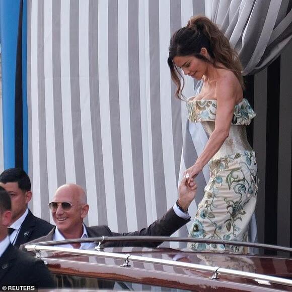 lauren sanchez rehearsal dinner dress Lauren Snchez Wears Schiaparelli Couture for Pre-Wedding Party