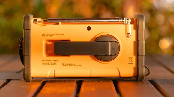 A hand-crank radio post set off a Reddit preparedness debate over what ...