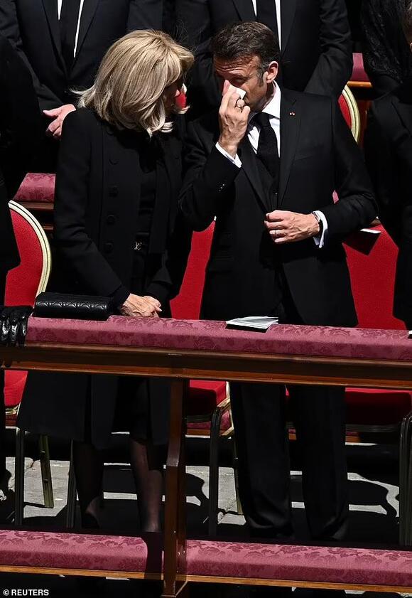 Brigitte Macron deviates from Pope's funeral dress code by not wearing ...