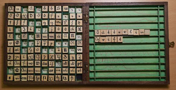 Banned by the Nazis, the Sütterlin script is now binding generations ...