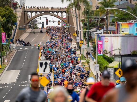 Thousands participate in Rock 'n' Roll marathons, half marathons in San