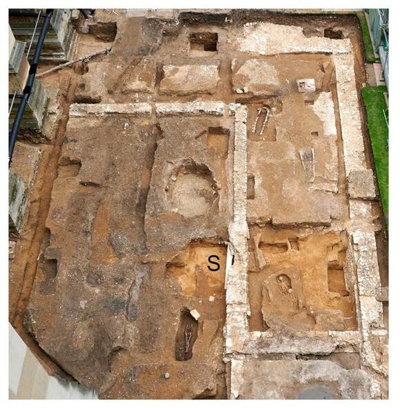 A Mysterious Skeleton in a Roman Sarcophagus May Be One of Westminster ...