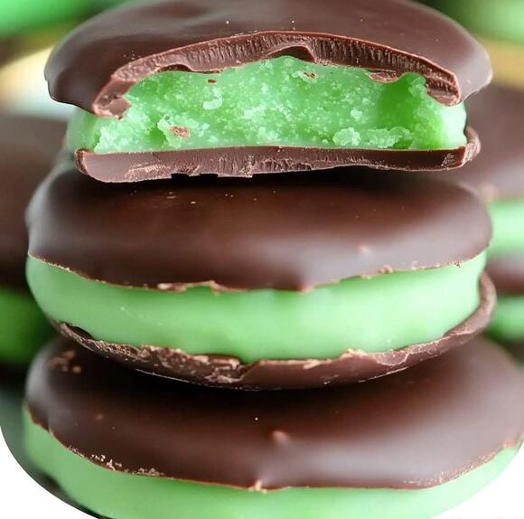 Homemade Mint Chocolate Patties Beat the Candy Aisle - NewsBreak