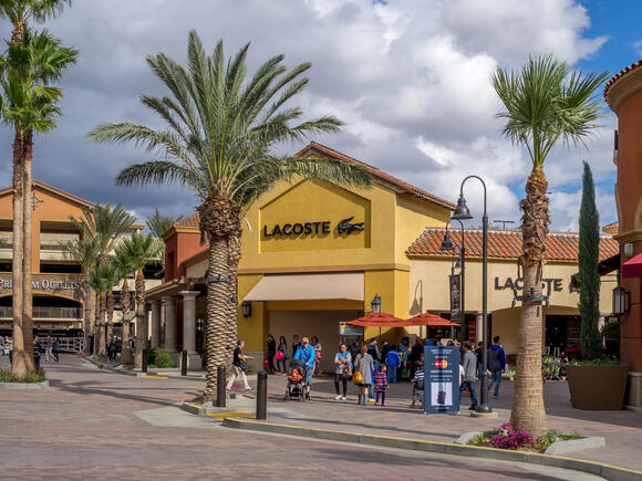 20 US outlet malls shoppers can’t miss - NewsBreak