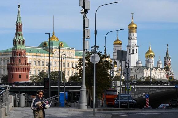 Russia steps up election influence efforts in final stretch of midterms ...