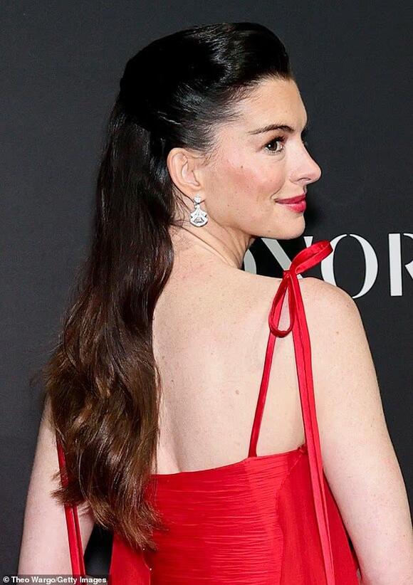 Anne Hathaway clings to hunky husband Adam Shulman at WWD Honors - NewsBreak