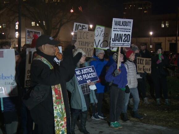 Hundreds protest in Milwaukee after Minneapolis shooting during ICE ...