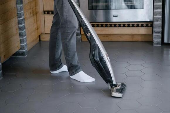 The First Powered Vacuum Cleaner Was So Big It Was Pulled Through the ...