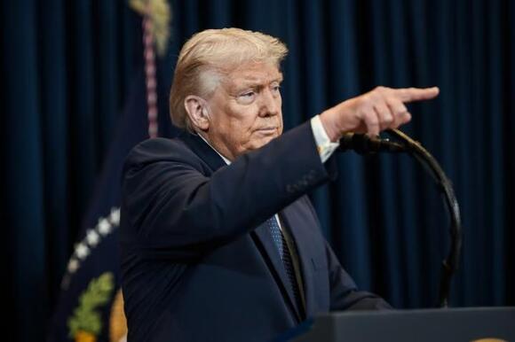 Trump Launches $25 Million Fraud Whistleblower Program, Offers 1% Rewards for Tips; Bernie Sanders Says He'd ‘Like to Report a Theft’