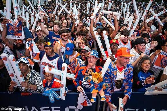 Knicks forced to suspend ticket sales after 'internal error' saw fans ...