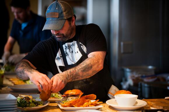 Cook Says Older Coworker Kept Asking Young Servers Why They “Like Me ...