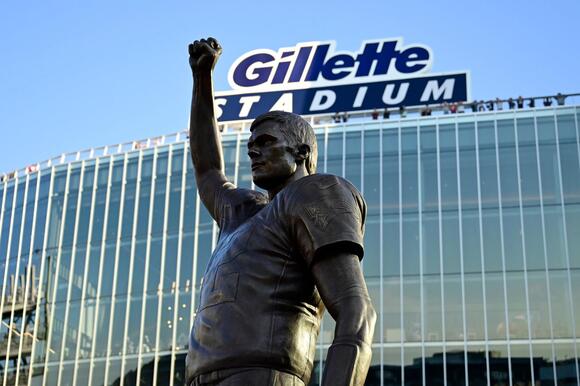 Tom Brady takes shot at Jets fans as Patriots unveil his statue - NewsBreak