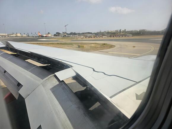 Part of Boeing 737 wing snaps off during Delta flight - NewsBreak
