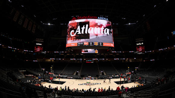 State Farm Arena workers change Dream's WNBA Finals court in time for Hawks to host night game
