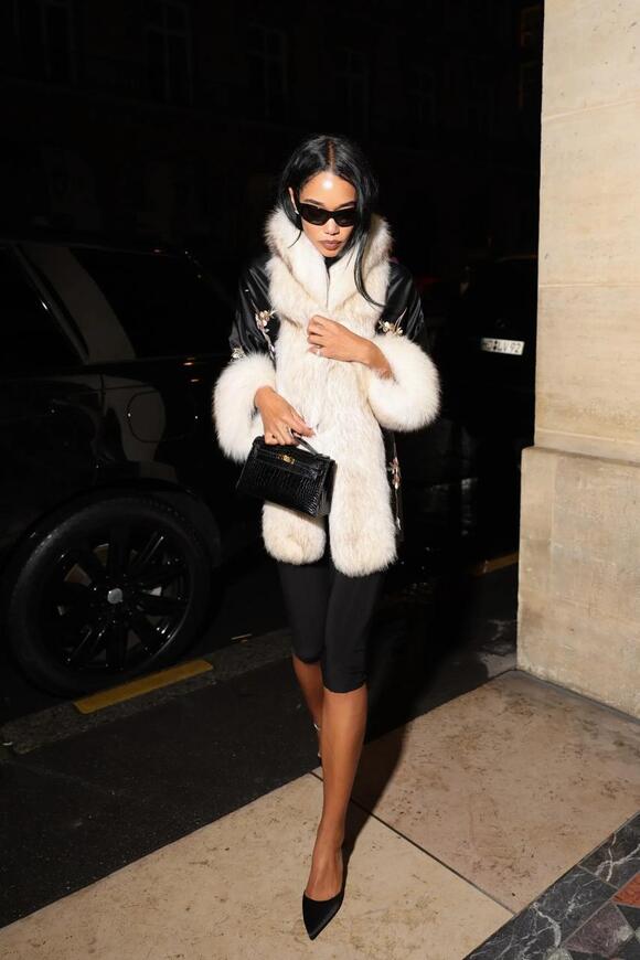 It's Simple: Wearing This Specific Coat Trend With Capris Is an Instant ...
