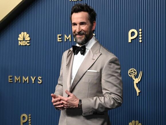 Mariska Hargitay, Rhea Seehorn arrive at 2026 Primetime Emmy Awards ...
