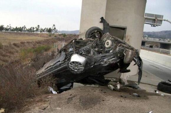 An image representing the tragic story of Nikki Catsouras and the impact of her death photographs being leaked online