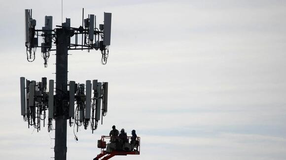 Report: SpaceX Wants 80,000 Cell Sites for Starlink Mobile