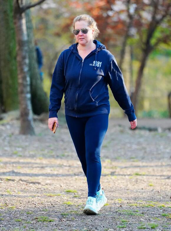 Amy Schumer Sparks Buzz Online After Showing off 50-Lb Weight Loss ...