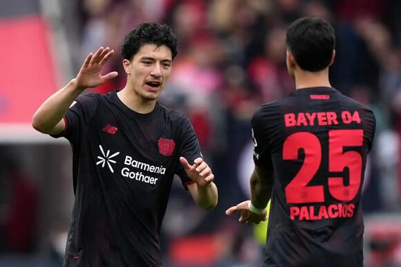 PSG line up SHOCK $50m swoop to replace injured Khvicha Kvaratskhelia