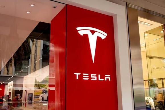 Gene Munster Says Tesla FSD Is at an ‘Inflection Point’ as TSLA AI Lead Says Rivals Can't ‘Match It’ for Years -- Dan Ives Hails 75% + Attach Rate