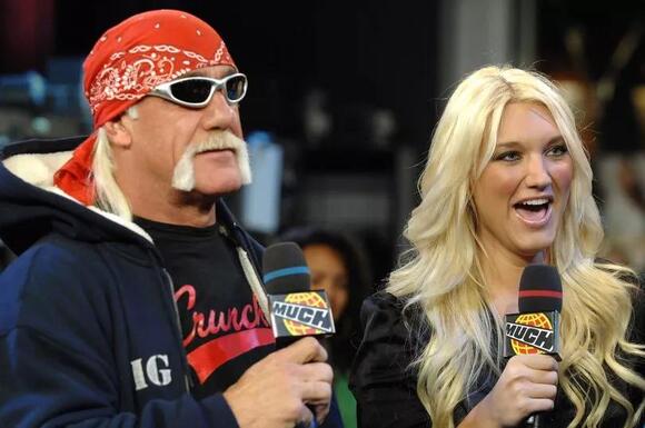 TIN NÓNG: Brooke Hogan phá vỡ sự im lặng về cái chết của người cha Hulk Hogan bằng thông điệp xúc động về những đứa cháu của ông - NewsBreak
