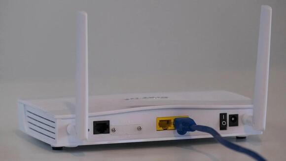 Wi-Fi Hack: The 30-Second Router Trick That Doubles Your Internet Speed ...