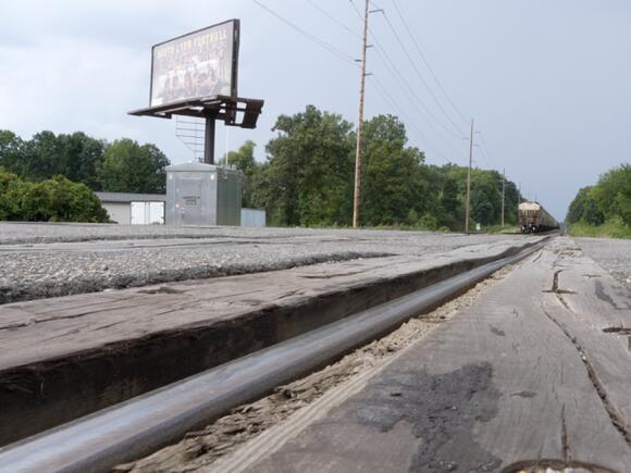 South Lyon leaders push CSX to repair railroad crossings on Pontiac ...