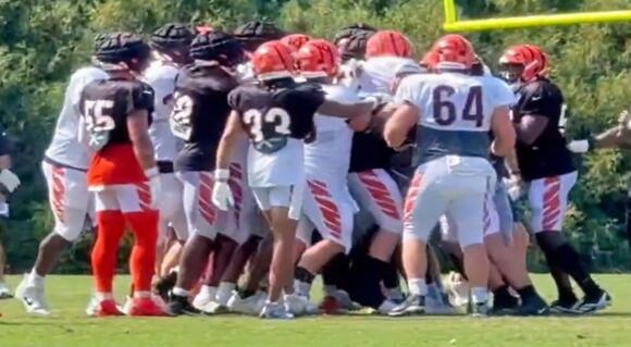 VIDEO: Bengals Rookie Shemar Stewart Sparked An All-Out Team Brawl After  Dangerous Hit On Joe Burrow - NewsBreak