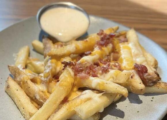 6 Restaurant Chains That Never Gave Up on Beef Tallow Fries - NewsBreak