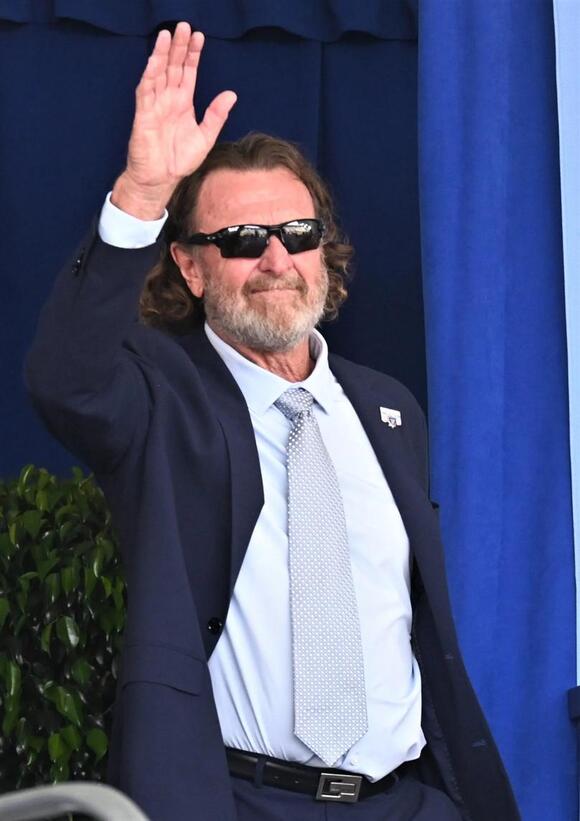 Who is throwing first pitch for World Series Game 1? Brewers call on franchise icons