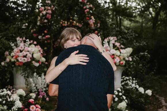 Here's how long Travis Kelce was planning Taylor Swift's romantic proposal  - NewsBreak