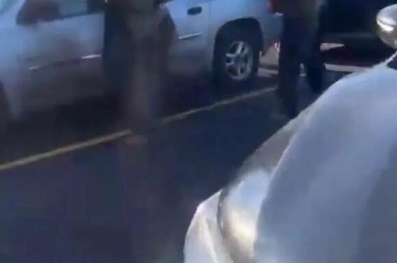 Shocking video shows ICE agent wearing American flag smash car window ...
