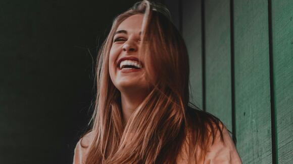 20 Subtle Ways For Women To Flirt That Men Appreciate - NewsBreak